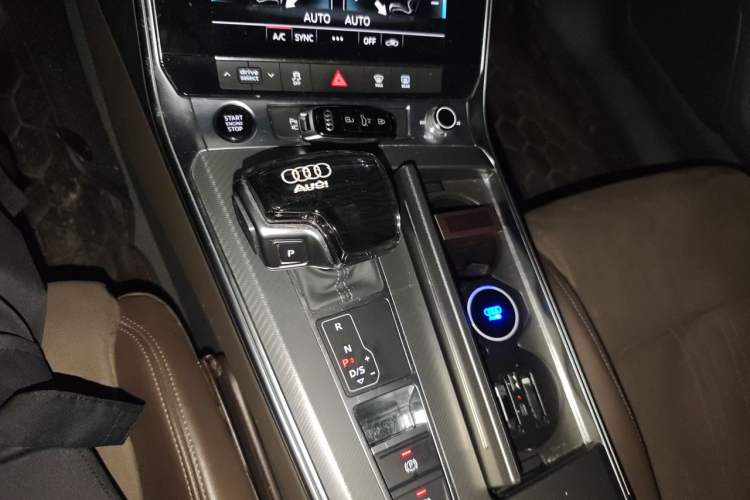 Used Audi A7L 2024 45TFSI S-line Dream-Building Edition Flow Crystal Package Gear Lever