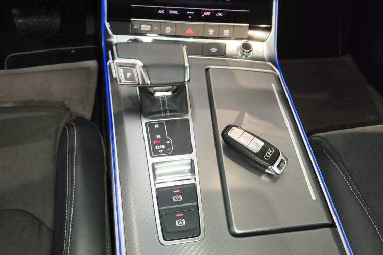 Used Audi A7L 2024 45TFSI S-line Dream-Building Edition Flow Crystal Package Gear Lever