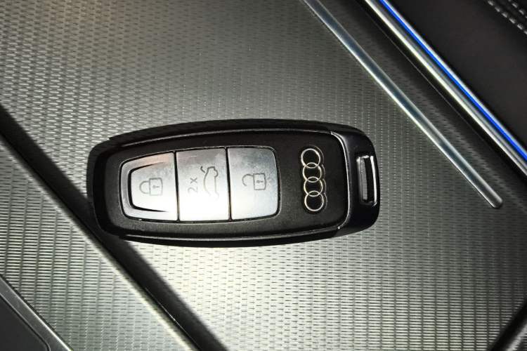 Used Audi A7L 2024 45TFSI S-line Dream-Building Edition Flow Crystal Package Interior 1
