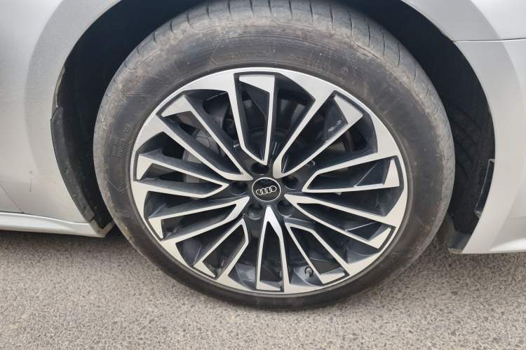 Used Audi A7L 2024 45 TFSI Luxury Edition Right Front Wheel Hub
