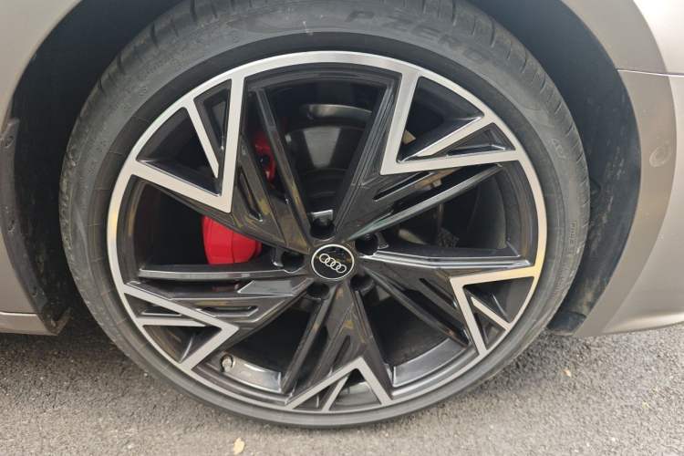 Used Audi A7L 2024 45 TFSI quattro Black Warrior Edition Right Front Wheel Hub