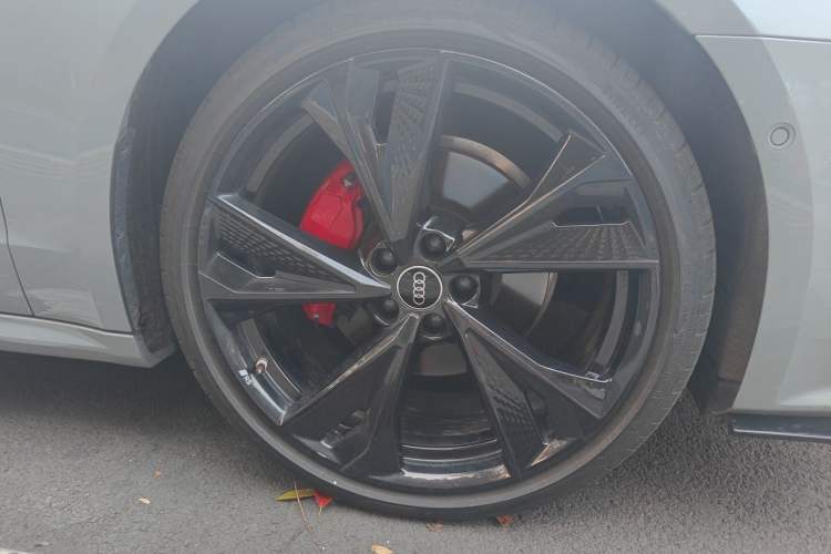 Used Audi A7L 2024 45 TFSI quattro RS Performance Edition Right Front Wheel Hub