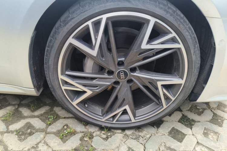 Used Audi A7L 2024 45 TFSI quattro S-line Black Warrior Edition Right Front Wheel Hub