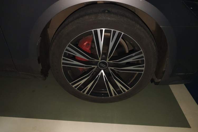 Used Audi A7L 2024 45TFSI S-line Dream-Building Edition Flow Crystal Package Right Front Wheel Hub