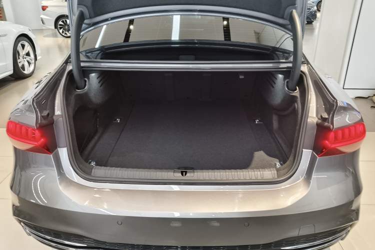 Used Audi A7L 2024 45TFSI S-line Dream-Building Edition Flow Crystal Package Trunk