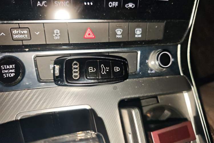 Used Audi A7L 2024 45TFSI S-line Dream-Building Edition Flow Crystal Package Vehicle Key