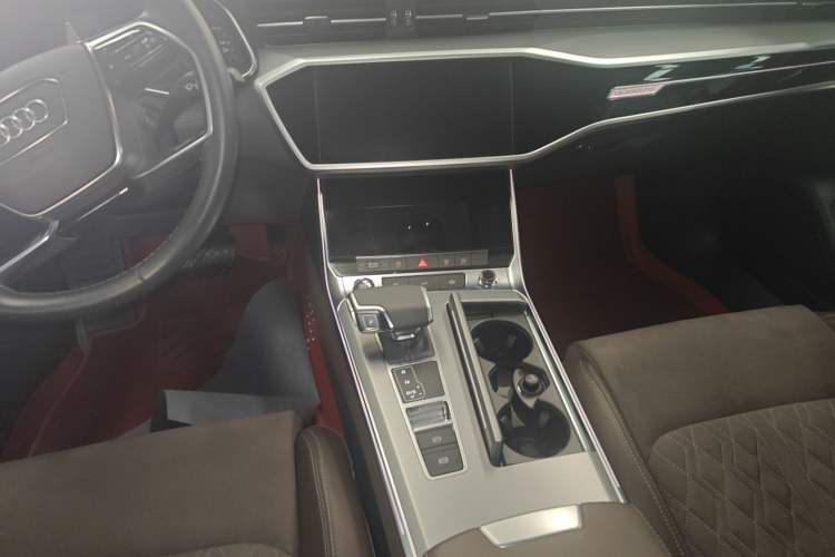 Used Audi A7L 2024 45TFSI quattro S-line Visionary Edition Flow Crystal Package Audio And AC Panel
