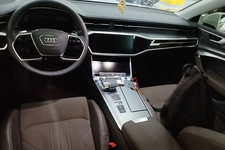 Used Audi A7L 2024 45TFSI S-line Dream-Building Edition Flow Crystal Package Center Console
