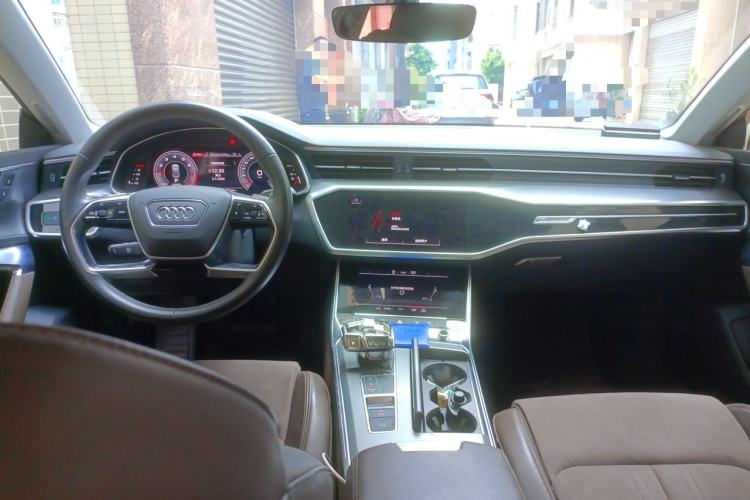 Used Audi A7L 2024 45TFSI S-line Dream-Building Edition Flow Crystal Package Center Console
