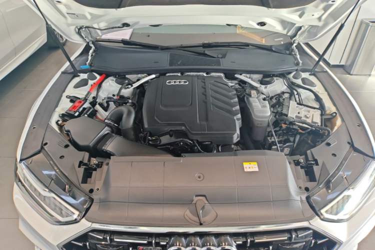 Used Audi A7L 2024 45TFSI S-line Dream-Building Edition Flow Crystal Package Engine Bay