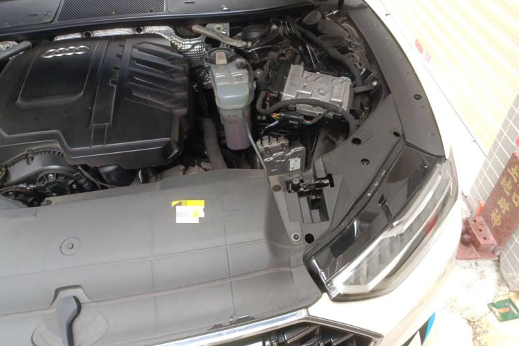 Used Audi A7L 2024 45TFSI S-line Dream-Building Edition Flow Crystal Package Engine Bay Left