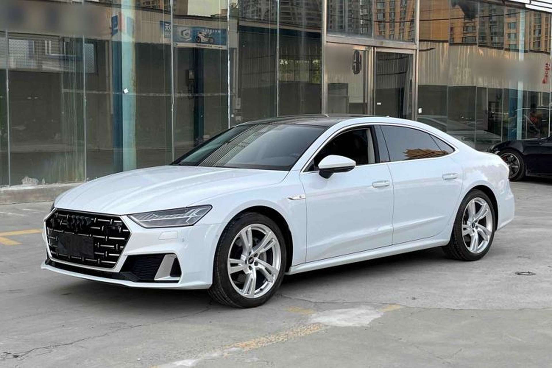 Used Audi A7L 2024 45TFSI quattro S-line Visionary Edition Flow Crystal Package Front Left 45 Deg