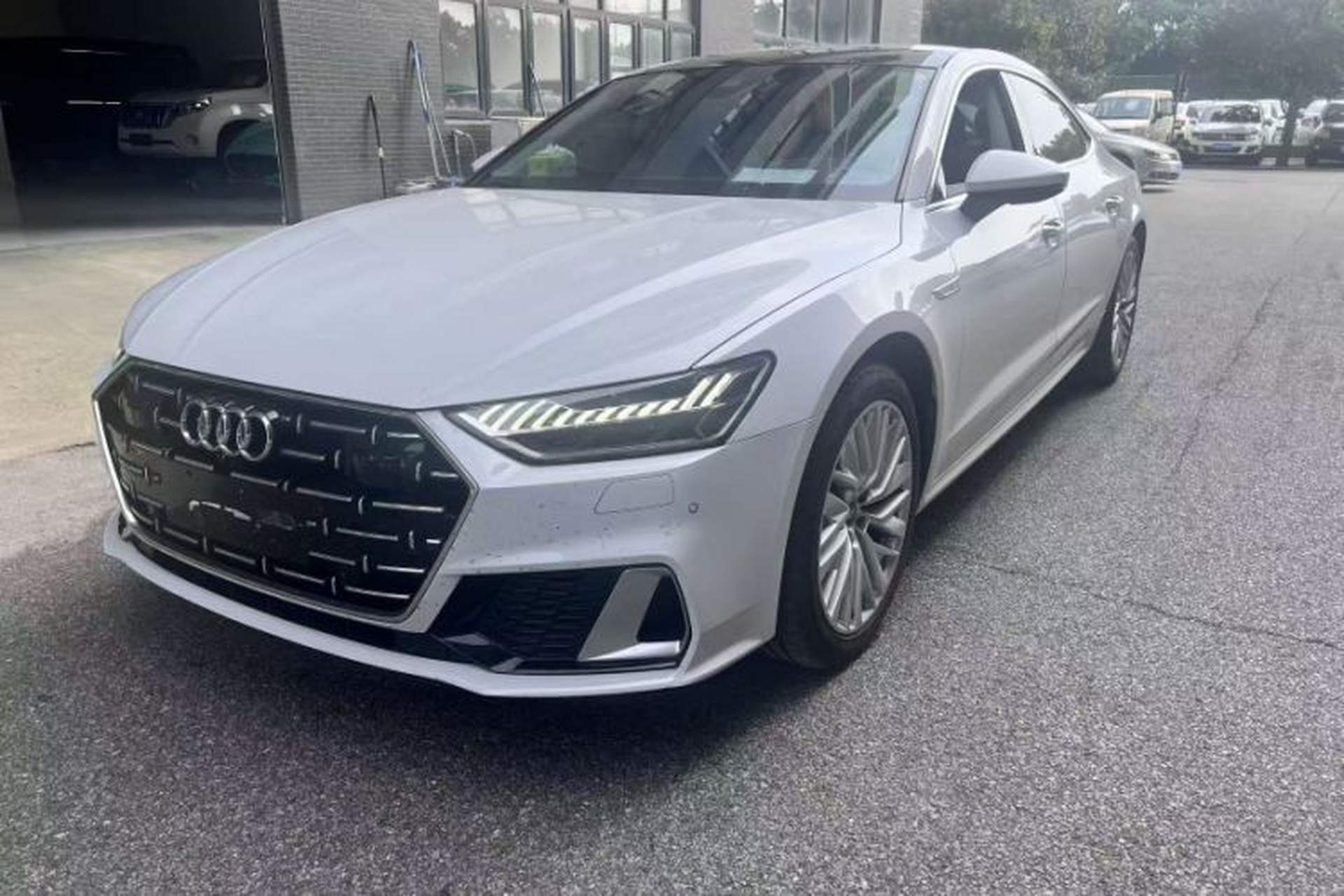 Used Audi A7L 2024 45TFSI S-line Dream-Building Edition Flow Crystal Package Front Left 45 Deg