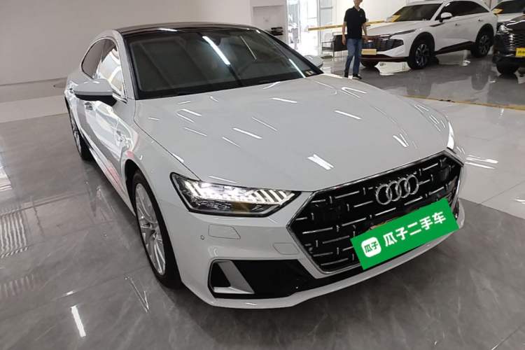 Used Audi A7L 2024 45TFSI S-line Dream-Building Edition Flow Crystal Package Front Right 45 Deg