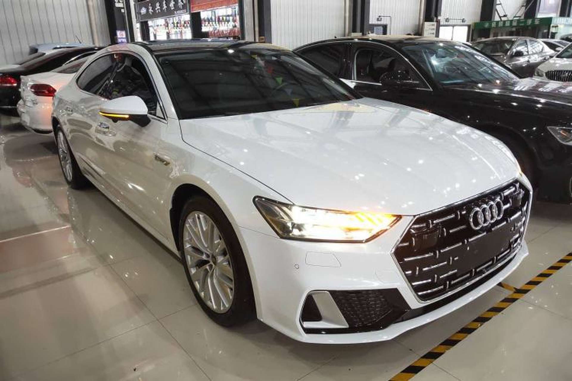 Used Audi A7L 2024 45TFSI S-line Dream-Building Edition Flow Crystal Package Front Right 45 Deg