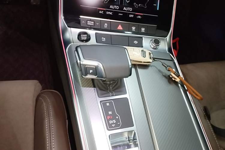 Used Audi A7L 2024 45TFSI S-line Dream-Building Edition Flow Crystal Package Gear Lever