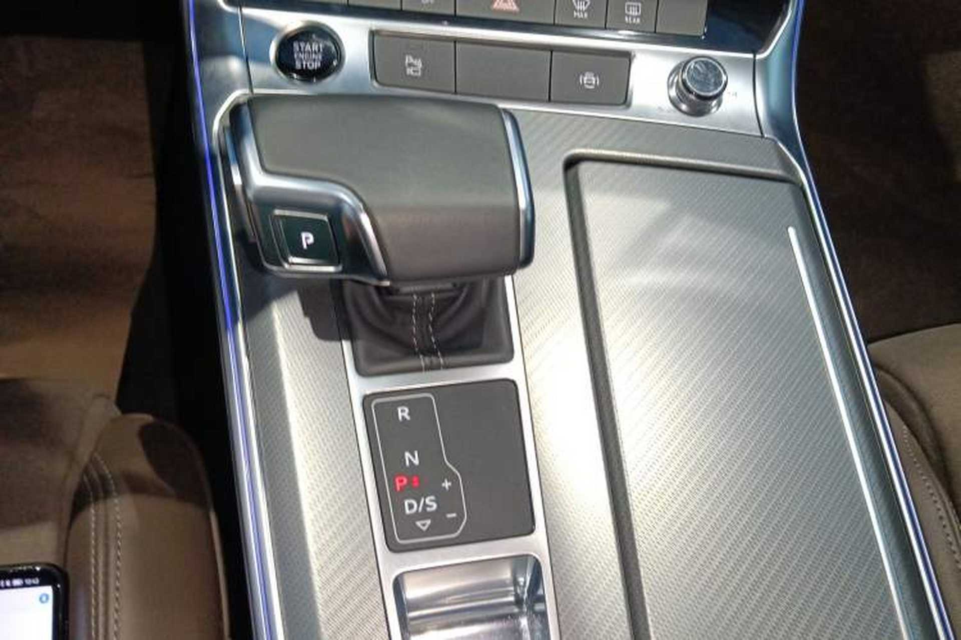 Used Audi A7L 2024 45TFSI S-line Dream-Building Edition Flow Crystal Package Gear Lever