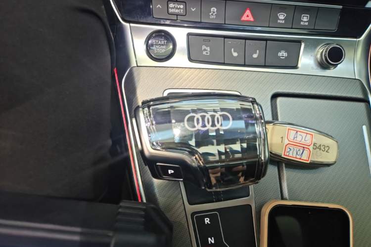 Used Audi A7L 2024 45TFSI S-line Dream-Building Edition Flow Crystal Package Gear Lever