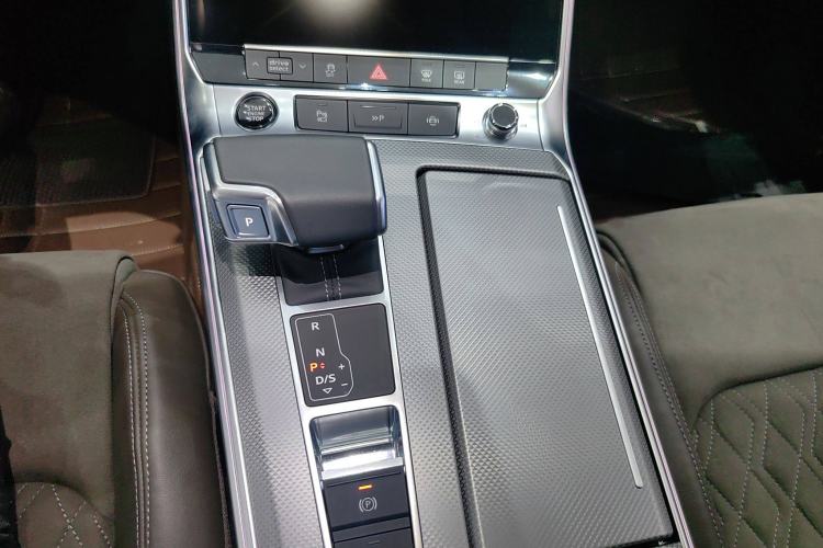 Used Audi A7L 2024 45TFSI quattro S-line Visionary Edition Flow Crystal Package Gear Lever