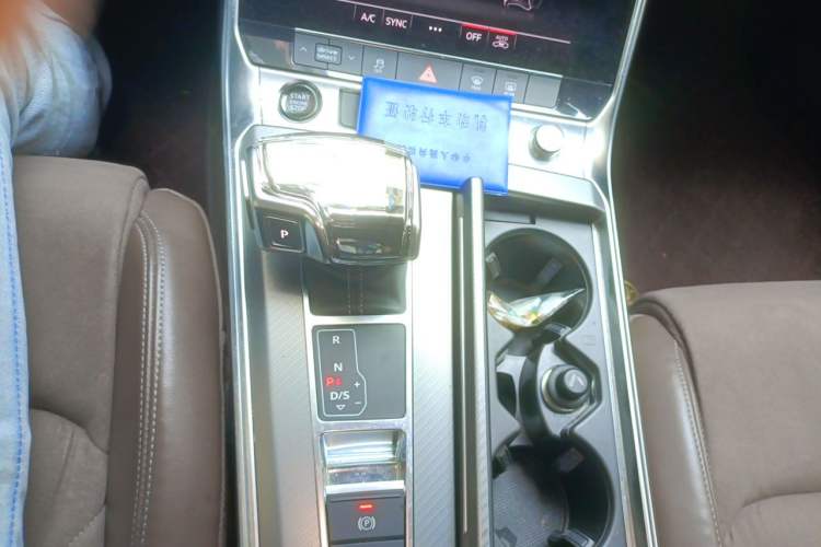 Used Audi A7L 2024 45TFSI S-line Dream-Building Edition Flow Crystal Package Gear Lever