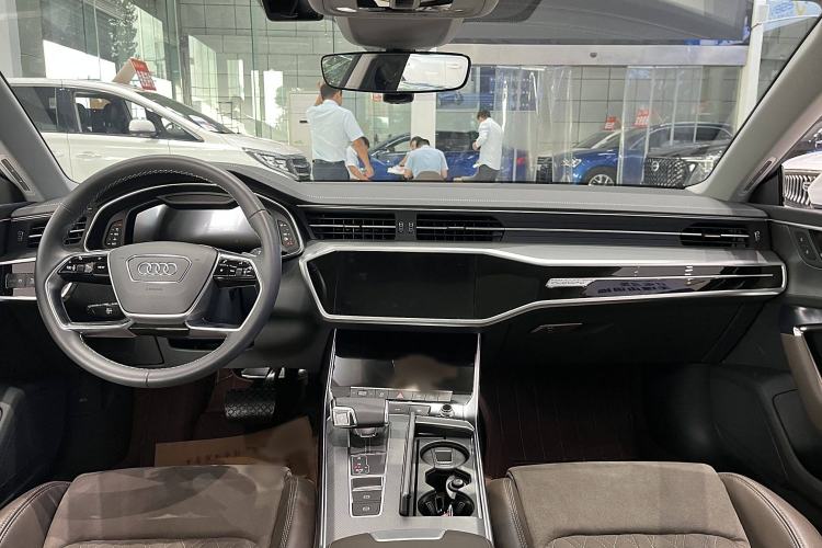 Used Audi A7L 2024 45TFSI quattro S-line Visionary Edition Flow Crystal Package Interior 1