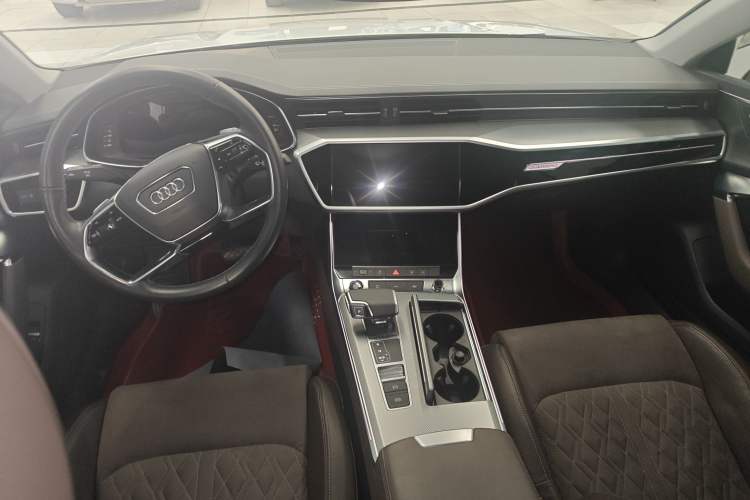 Used Audi A7L 2024 45TFSI quattro S-line Visionary Edition Flow Crystal Package Interior 2