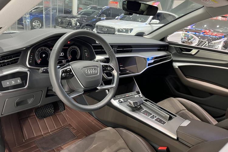 Used Audi A7L 2024 45TFSI quattro S-line Visionary Edition Flow Crystal Package Interior 2