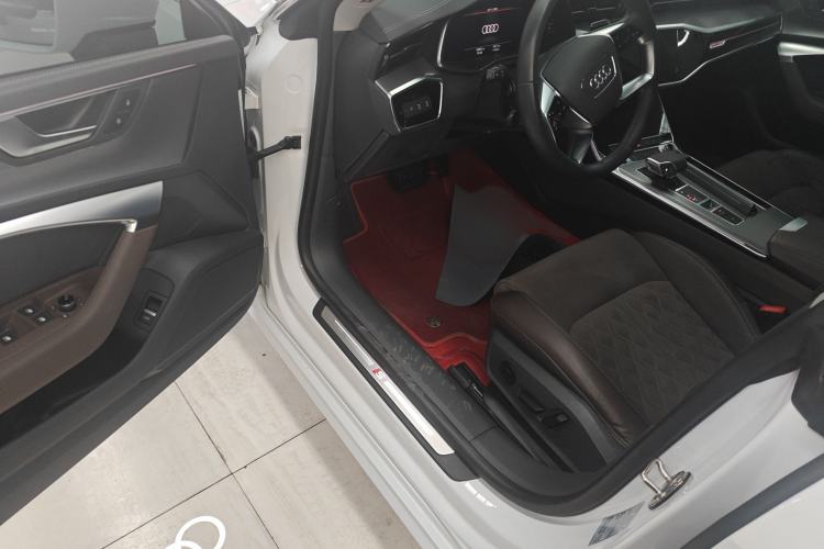 Used Audi A7L 2024 45TFSI quattro S-line Visionary Edition Flow Crystal Package Interior 3