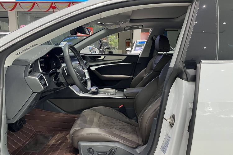 Used Audi A7L 2024 45TFSI quattro S-line Visionary Edition Flow Crystal Package Interior 3