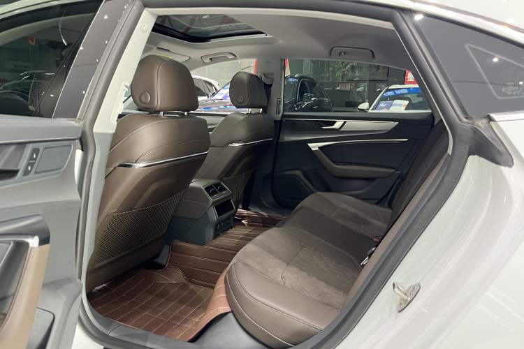 Used Audi A7L 2024 45TFSI quattro S-line Visionary Edition Flow Crystal Package Interior 4