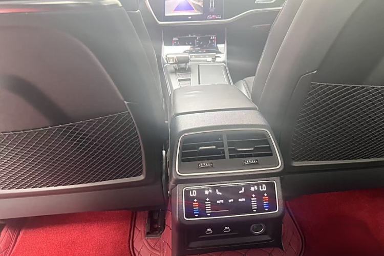 Used Audi A7L 2024 45TFSI S-line Dream-Building Edition Flow Crystal Package Interior 4
