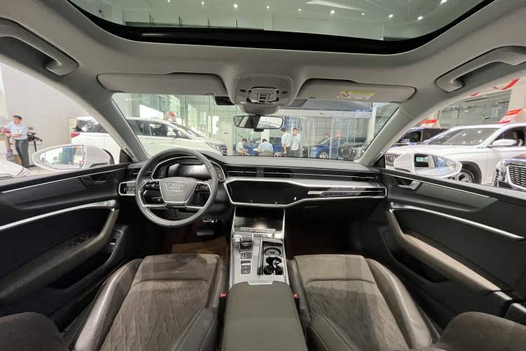Used Audi A7L 2024 45TFSI quattro S-line Visionary Edition Flow Crystal Package Interior 5