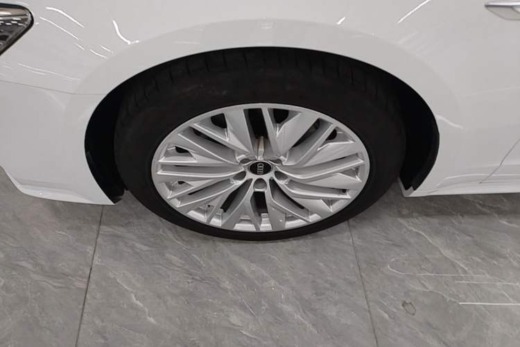 Used Audi A7L 2024 45TFSI S-line Dream-Building Edition Flow Crystal Package Left Front Wheel Hub