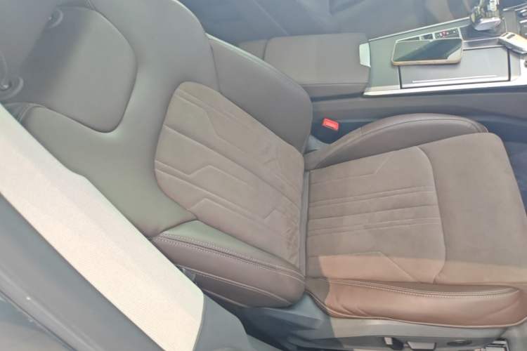 Used Audi A7L 2024 45TFSI S-line Dream-Building Edition Flow Crystal Package Right Front Seat