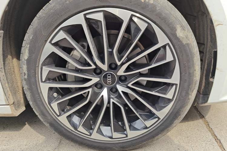 Used Audi A7L 2024 45 TFSI Luxury Edition Right Front Wheel Hub