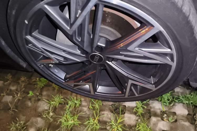 Used Audi A7L 2024 45 TFSI quattro S-line Black Warrior Edition Right Front Wheel Hub