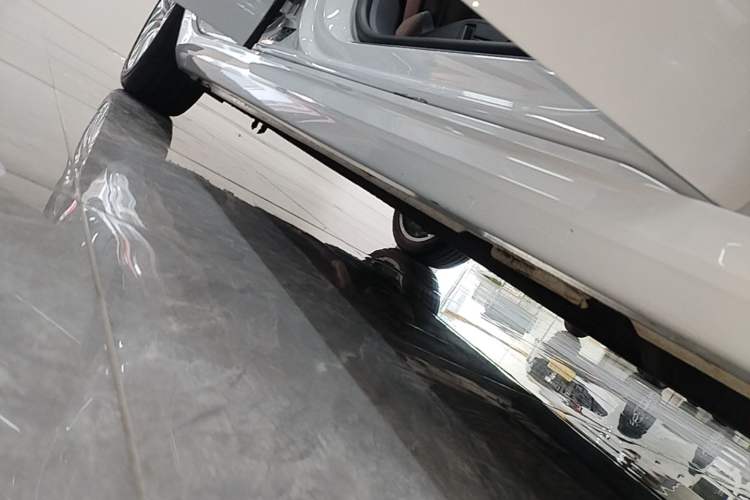 Used Audi A7L 2024 45TFSI S-line Dream-Building Edition Flow Crystal Package Right Side Sill