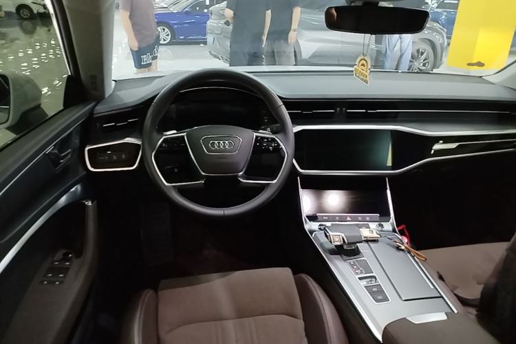 Used Audi A7L 2024 45TFSI S-line Dream-Building Edition Flow Crystal Package Steering Wheel