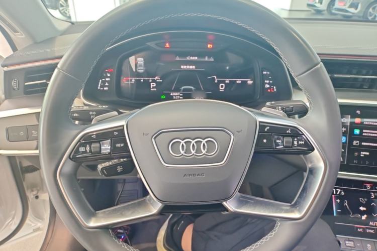 Used Audi A7L 2024 45TFSI S-line Dream-Building Edition Flow Crystal Package Steering Wheel