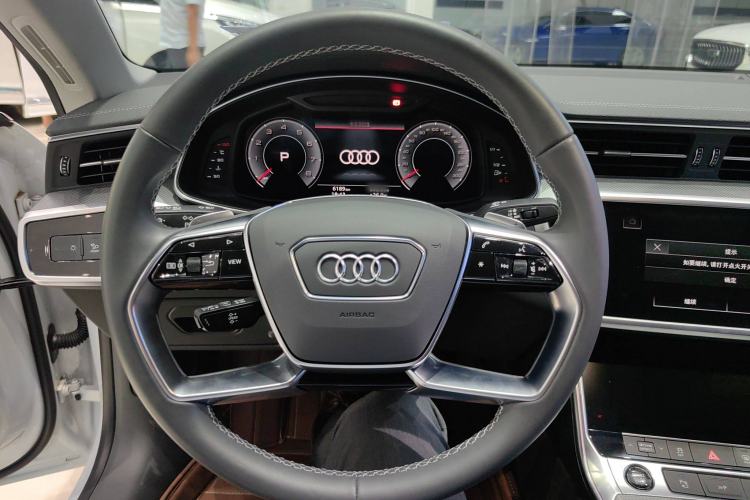 Used Audi A7L 2024 45TFSI quattro S-line Visionary Edition Flow Crystal Package Steering Wheel