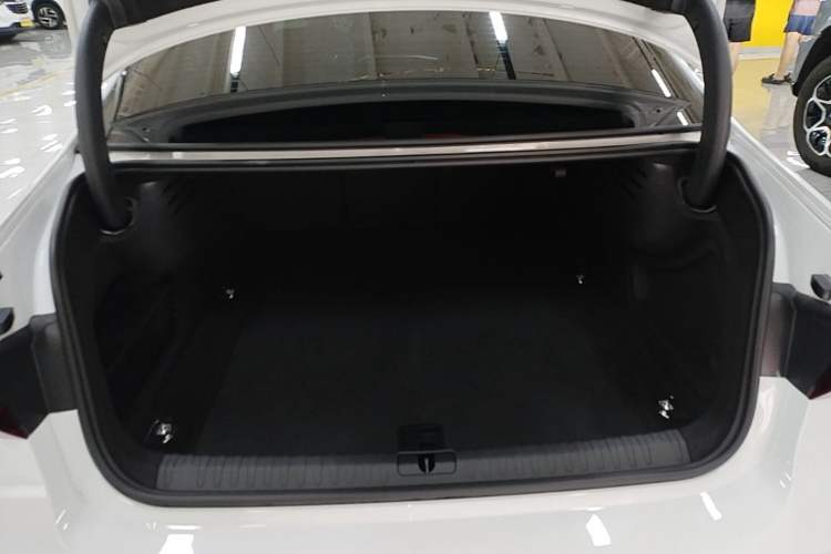 Used Audi A7L 2024 45TFSI S-line Dream-Building Edition Flow Crystal Package Trunk