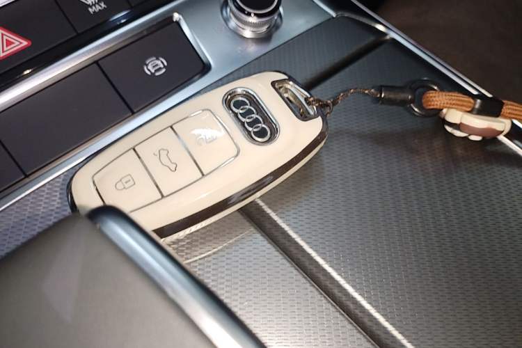 Used Audi A7L 2024 45TFSI S-line Dream-Building Edition Flow Crystal Package Vehicle Key