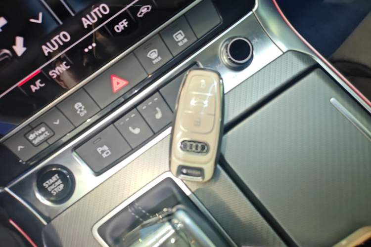 Used Audi A7L 2024 45TFSI S-line Dream-Building Edition Flow Crystal Package Vehicle Key