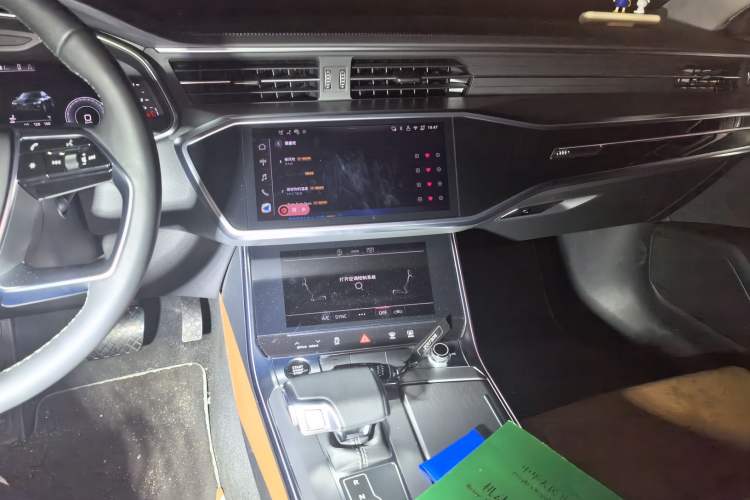 Used Audi A7L 2025 45 TFSI Luxury Edition Audio And AC Panel