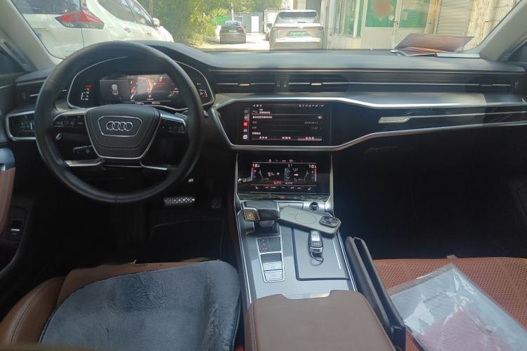 Used Audi A7L 2025 45 TFSI quattro Black Warrior Edition Center Console