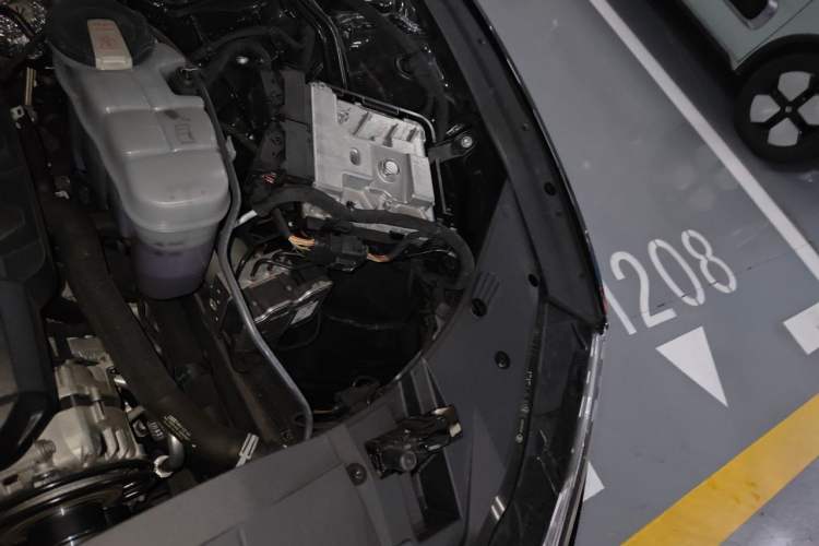 Used Audi A7L 2025 45 TFSI Luxury Edition Engine Bay Left