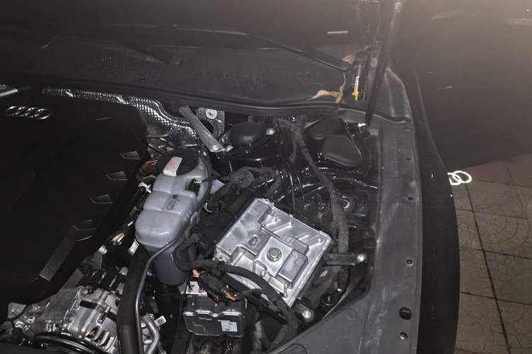 Used Audi A7L 2025 45 TFSI Luxury Edition Engine Bay Left