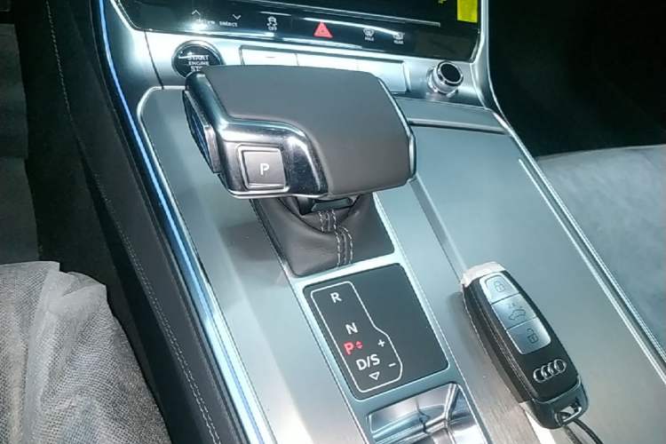 Used Audi A7L 2025 45 TFSI Luxury Edition Gear Lever
