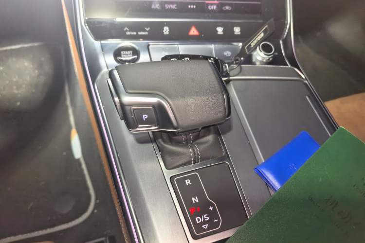 Used Audi A7L 2025 45 TFSI Luxury Edition Gear Lever