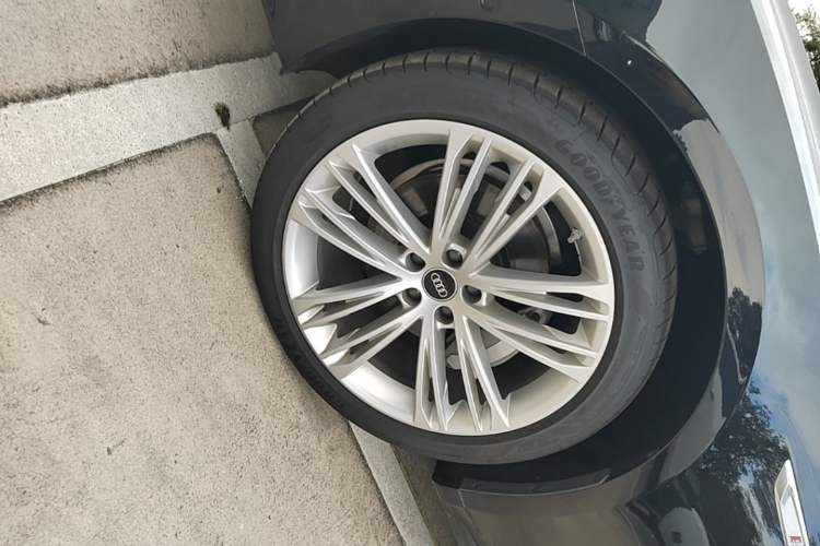 Used Audi A7L 2025 45 TFSI quattro Luxury Edition Left Front Wheel Hub